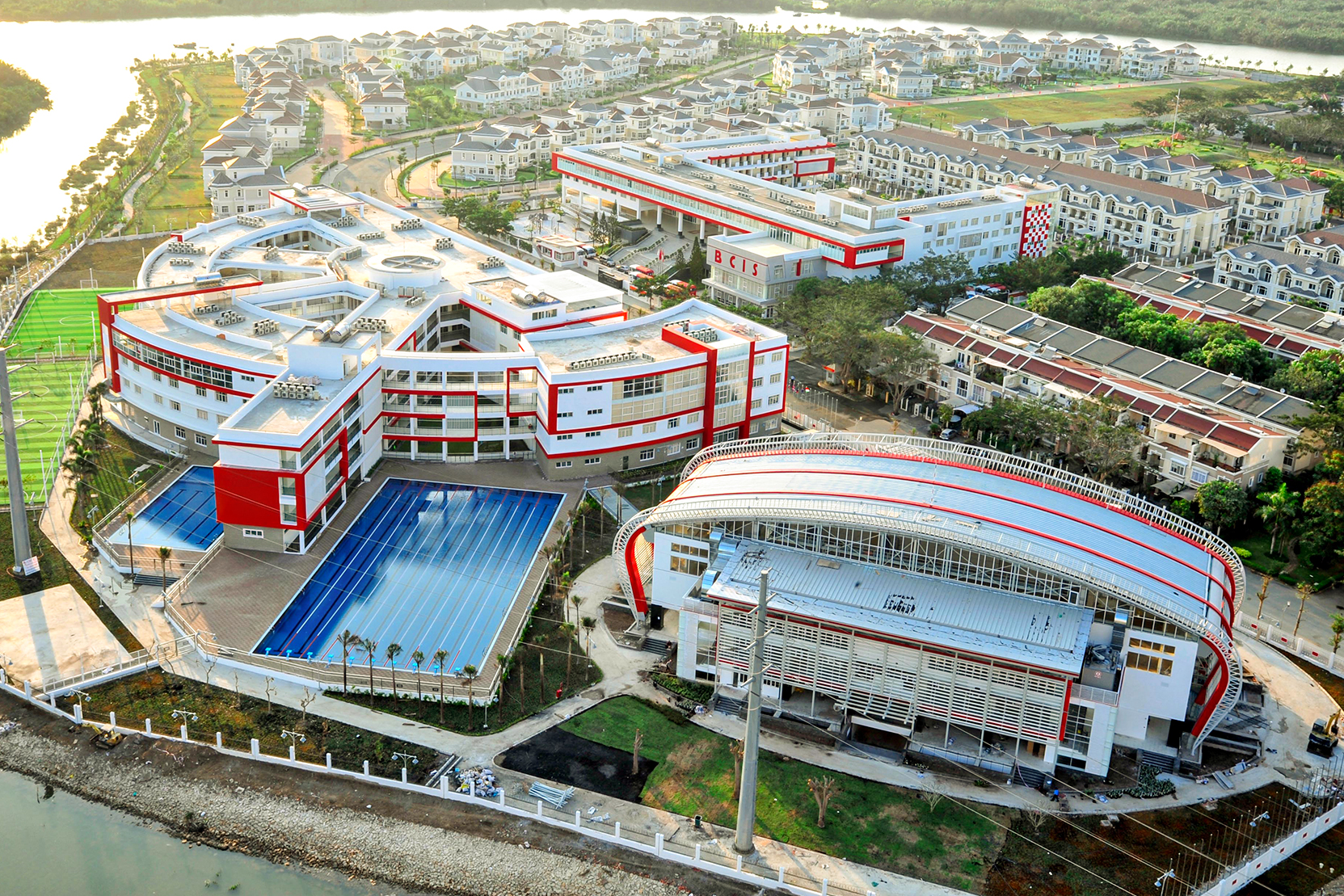 A6409580 (1) Aerial view of the Sedbergh Vietnam campus