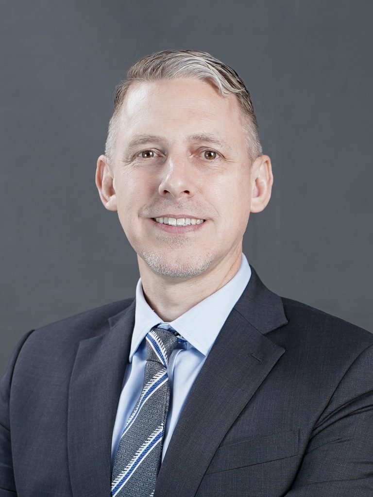 Thầy James Howard