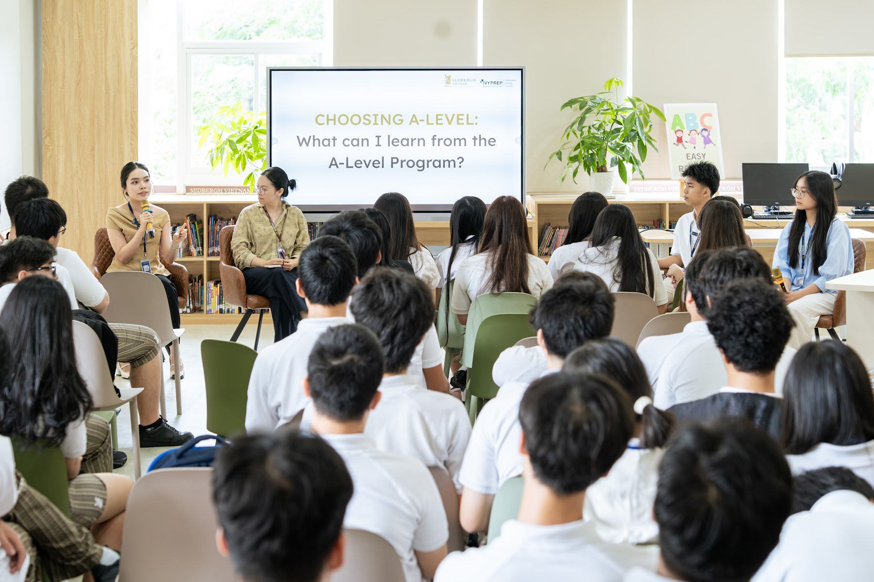 Workshop chọn môn A Level tại Sedbergh Vietnam – học sinh trao đổi cùng giáo viên về lộ trình học